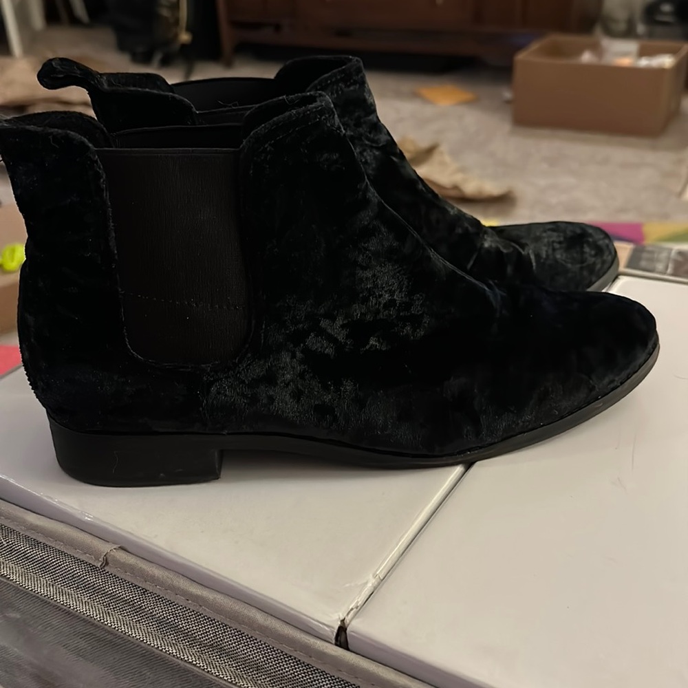 Toms black velvet ella chelsea boots